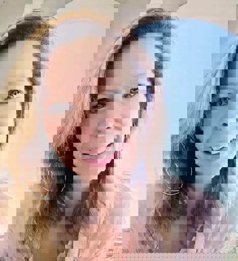 Joke‑Lisa – spiritueel coach en tarotconsulent. 9 jaar evolutie, Portugal, UNI‑ek‑VERSUM en diepe zielsverbinding.